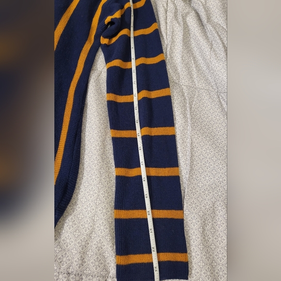 Navy v-neck sweater - Picture 6 of 8